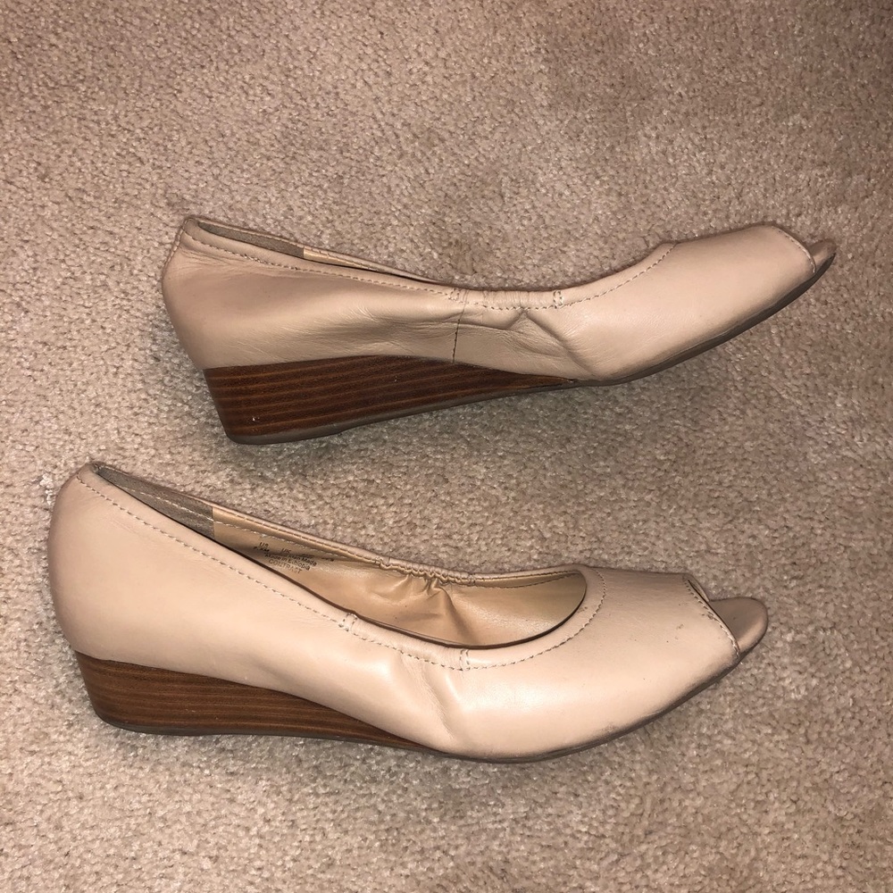 Naturalizer Wedge Flats - Picture 2 of 4
